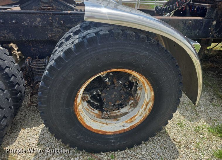 image for item DS3280 1978 Mack R686 semi truck