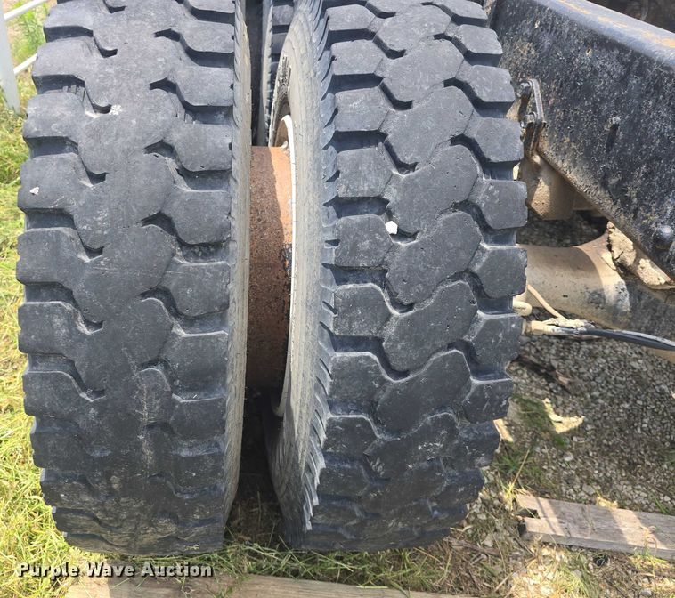 image for item DS3280 1978 Mack R686 semi truck