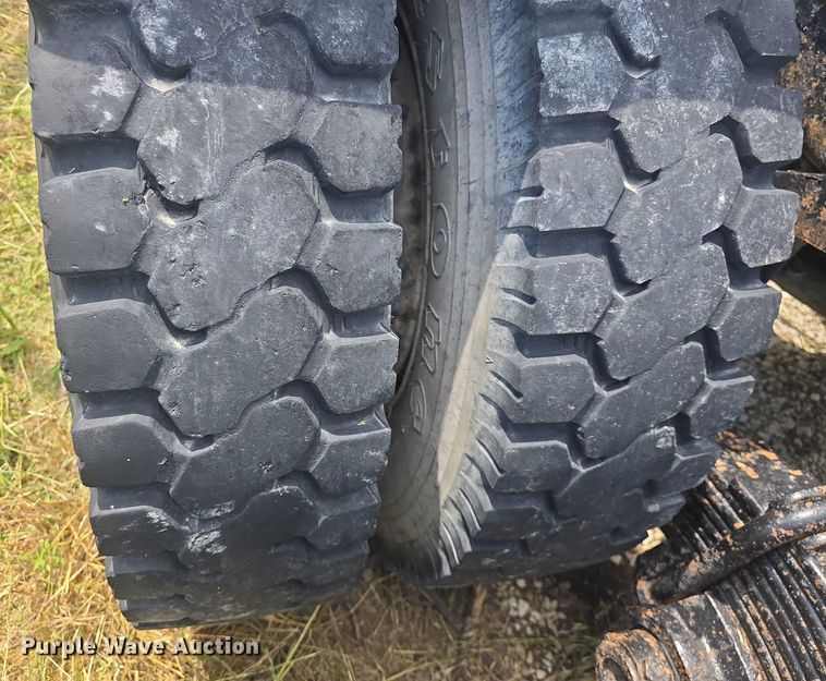 image for item DS3280 1978 Mack R686 semi truck