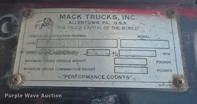image for item DS3280 1978 Mack R686 semi truck