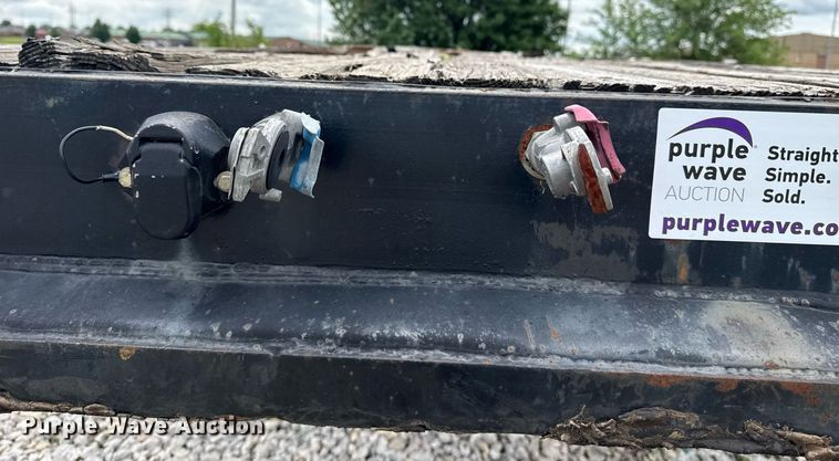 image for item DS3740 1973 Fruehauf PB-F2-40-65 flatbed trailer