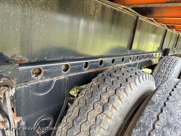 image for item DS3740 1973 Fruehauf PB-F2-40-65 flatbed trailer