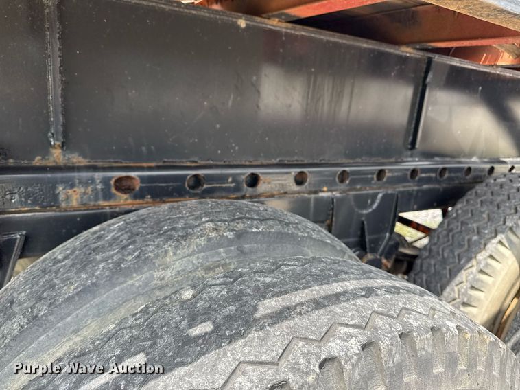 image for item DS3740 1973 Fruehauf PB-F2-40-65 flatbed trailer