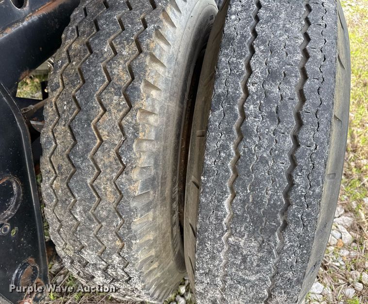 image for item DS3740 1973 Fruehauf PB-F2-40-65 flatbed trailer