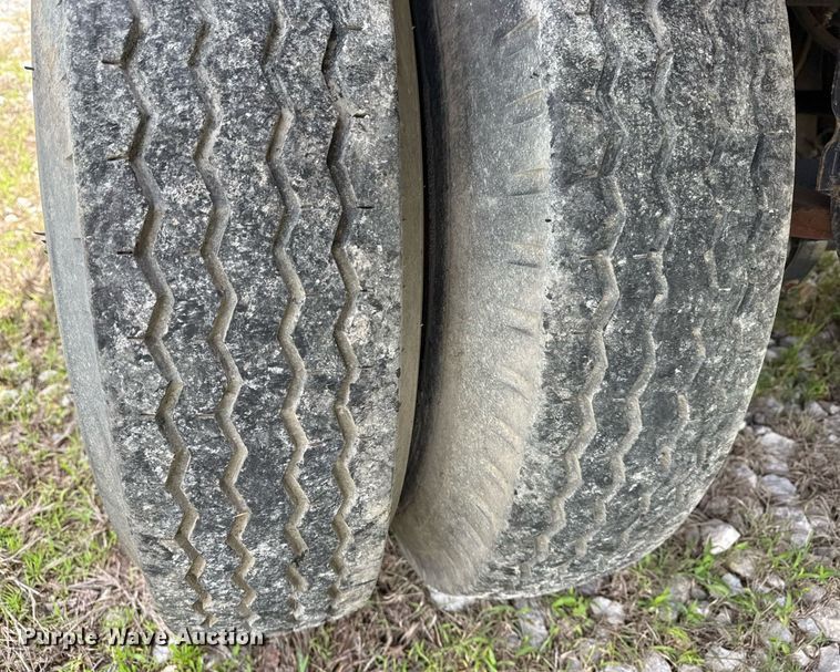 image for item DS3740 1973 Fruehauf PB-F2-40-65 flatbed trailer