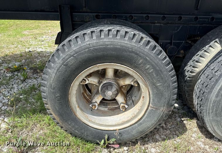 image for item DS3740 1973 Fruehauf PB-F2-40-65 flatbed trailer