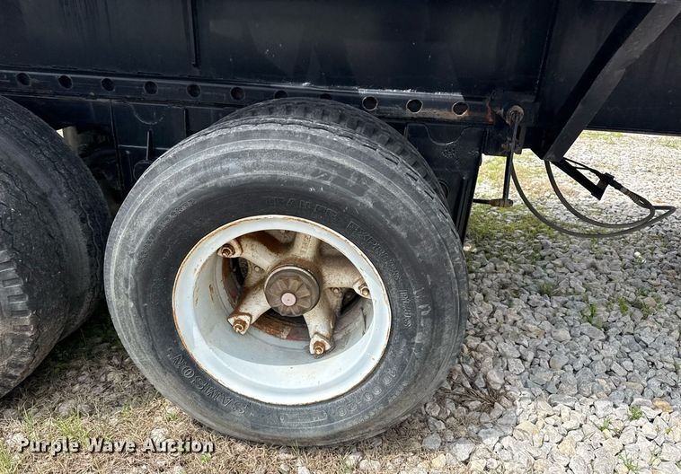 image for item DS3740 1973 Fruehauf PB-F2-40-65 flatbed trailer