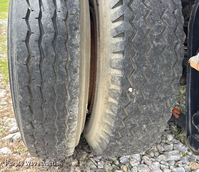 image for item DS3740 1973 Fruehauf PB-F2-40-65 flatbed trailer