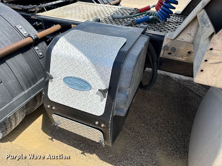 image for item DS4325 2019 Peterbilt 579 semi truck