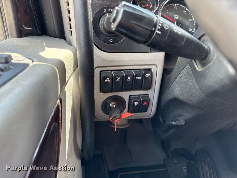 image for item DS4325 2019 Peterbilt 579 semi truck