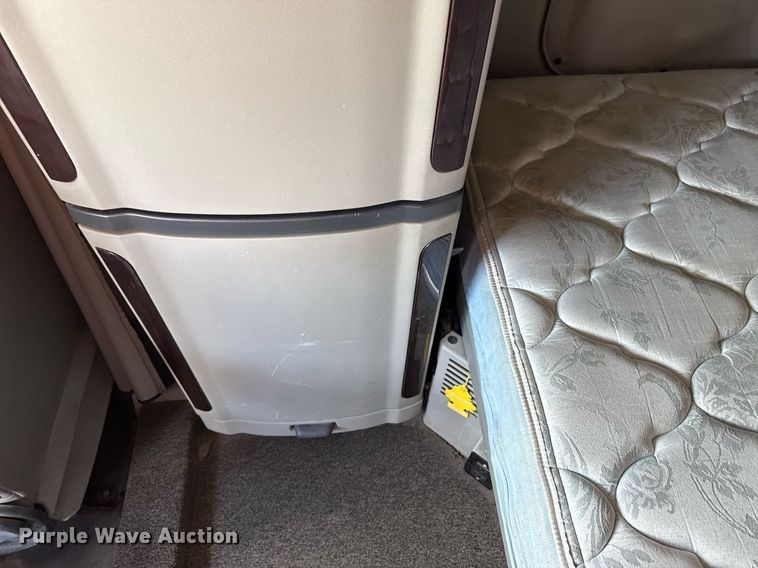 image for item DS4325 2019 Peterbilt 579 semi truck