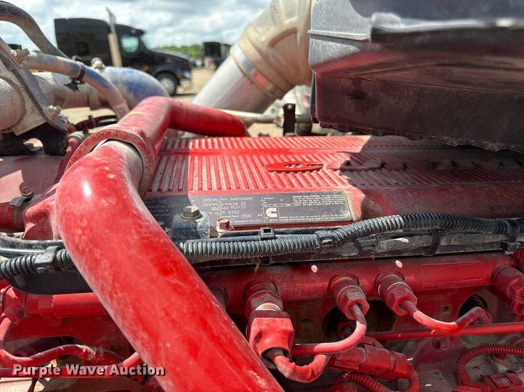 image for item DS4325 2019 Peterbilt 579 semi truck