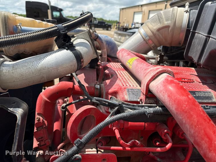 image for item DS4325 2019 Peterbilt 579 semi truck