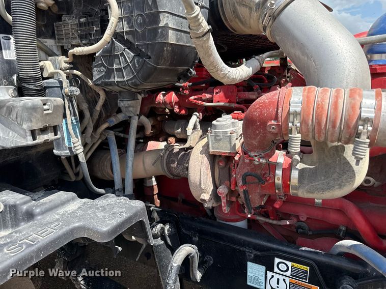 image for item DS4325 2019 Peterbilt 579 semi truck