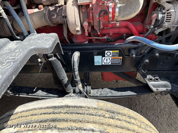 image for item DS4325 2019 Peterbilt 579 semi truck