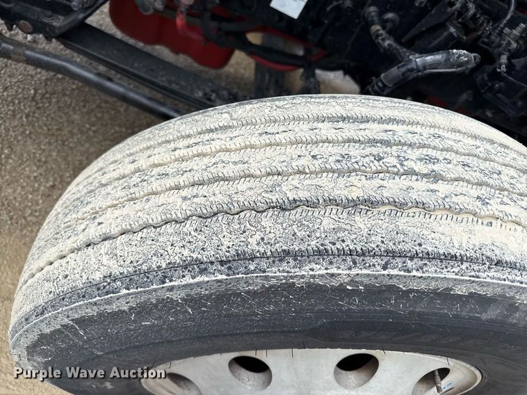 image for item DS4325 2019 Peterbilt 579 semi truck