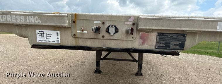 image for item DS4326 2013 Transcraft AF53102-2-524 flatbed trailer
