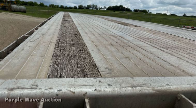 image for item DS4326 2013 Transcraft AF53102-2-524 flatbed trailer