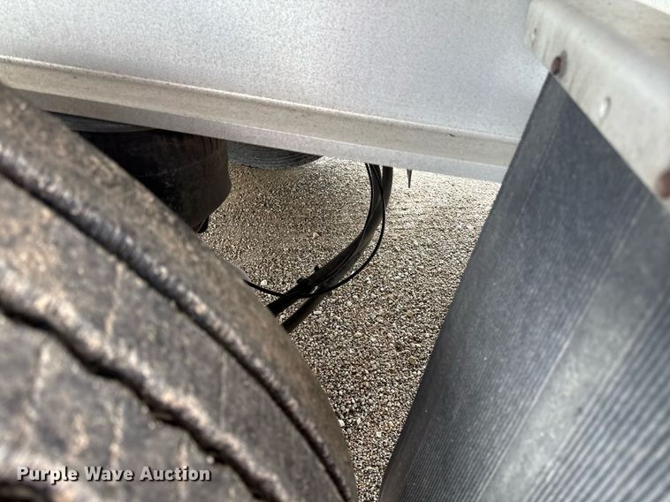 image for item DS4326 2013 Transcraft AF53102-2-524 flatbed trailer