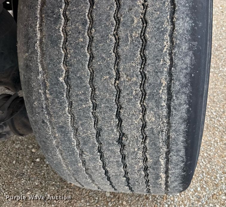 image for item DS4326 2013 Transcraft AF53102-2-524 flatbed trailer