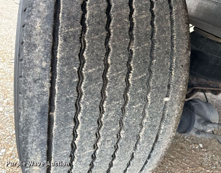 image for item DS4326 2013 Transcraft AF53102-2-524 flatbed trailer