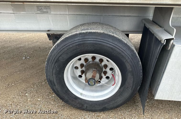 image for item DS4326 2013 Transcraft AF53102-2-524 flatbed trailer