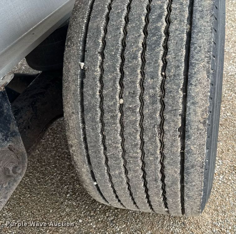 image for item DS4326 2013 Transcraft AF53102-2-524 flatbed trailer