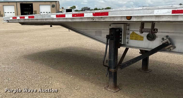 image for item DS4327 2013 Transcraft AF53102-2-524 flatbed trailer