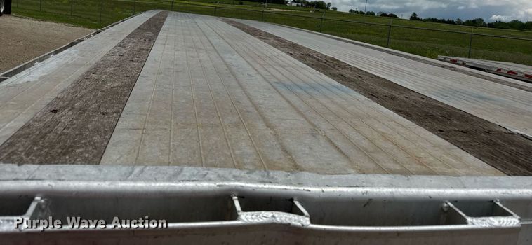 image for item DS4327 2013 Transcraft AF53102-2-524 flatbed trailer