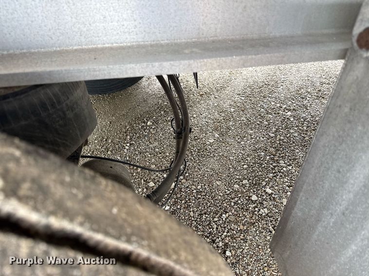 image for item DS4327 2013 Transcraft AF53102-2-524 flatbed trailer