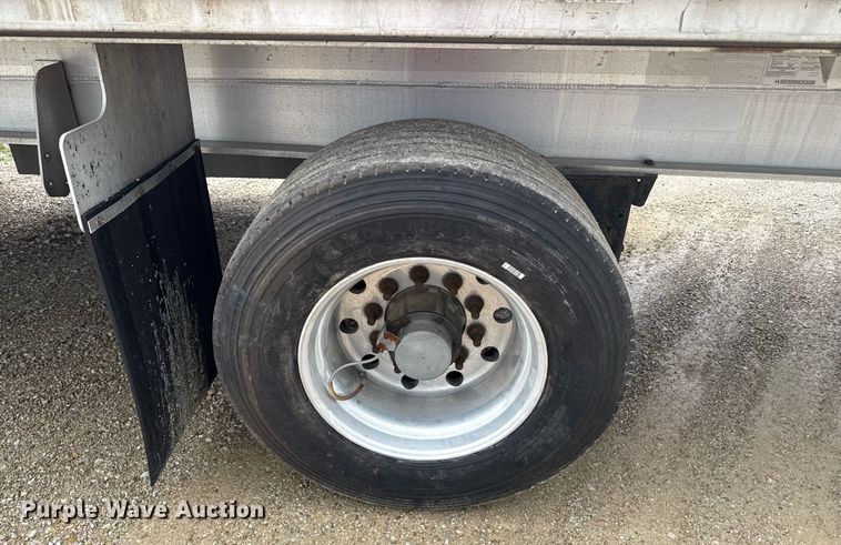 image for item DS4327 2013 Transcraft AF53102-2-524 flatbed trailer