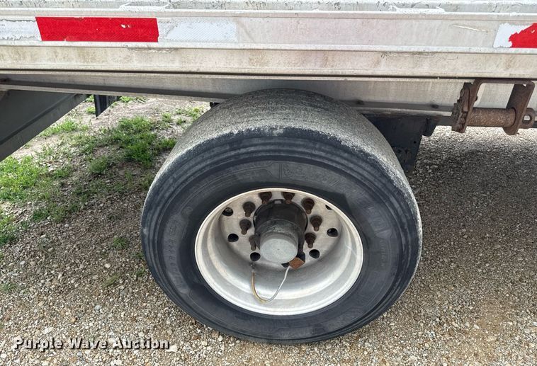 image for item DS4327 2013 Transcraft AF53102-2-524 flatbed trailer