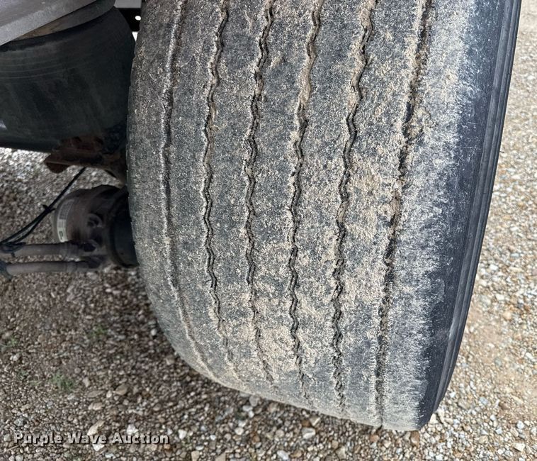 image for item DS4327 2013 Transcraft AF53102-2-524 flatbed trailer