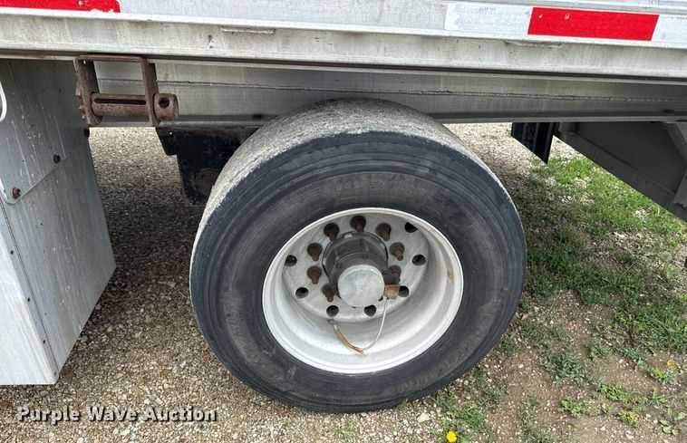 image for item DS4327 2013 Transcraft AF53102-2-524 flatbed trailer