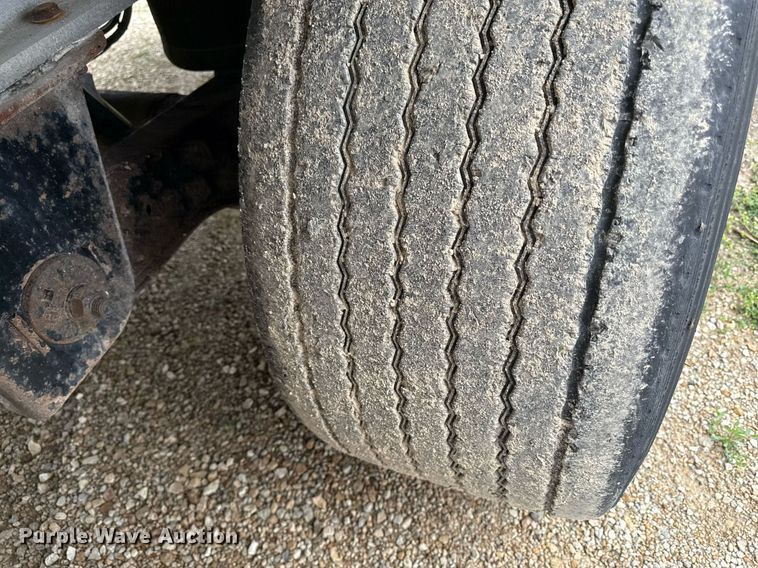 image for item DS4327 2013 Transcraft AF53102-2-524 flatbed trailer