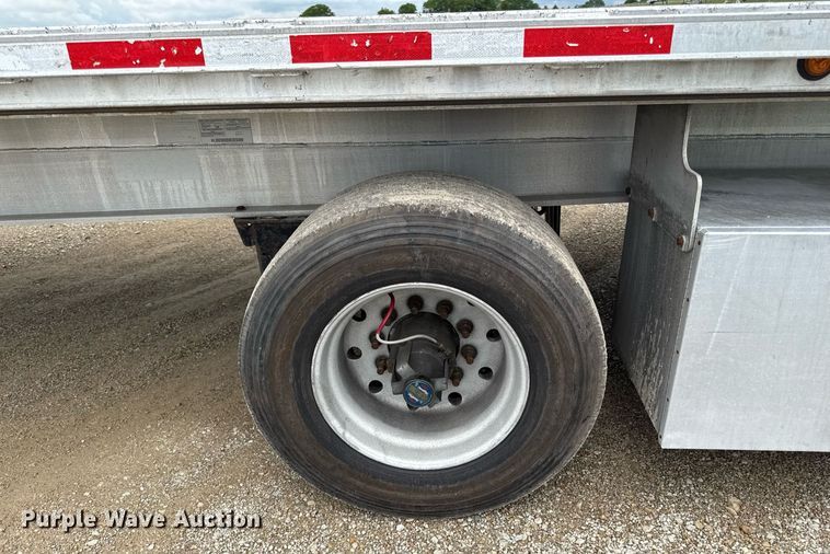 image for item DS4327 2013 Transcraft AF53102-2-524 flatbed trailer