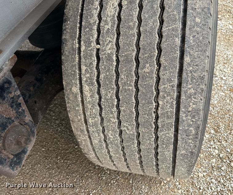 image for item DS4327 2013 Transcraft AF53102-2-524 flatbed trailer