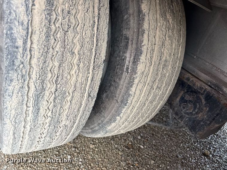 image for item DS4331 2013 Transcraft ASDF53102-2 drop deck equipment trailer