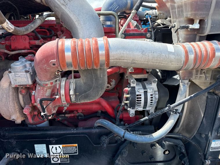 image for item DS4332 2019 Peterbilt 579 semi truck