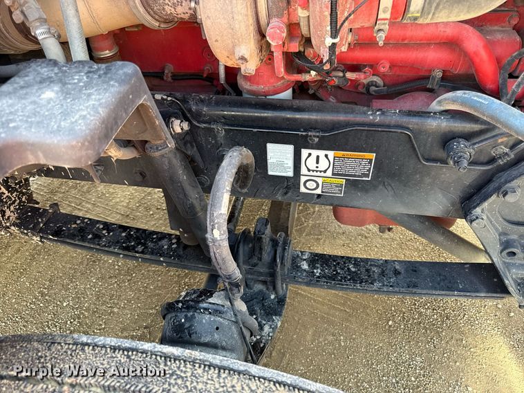 image for item DS4332 2019 Peterbilt 579 semi truck