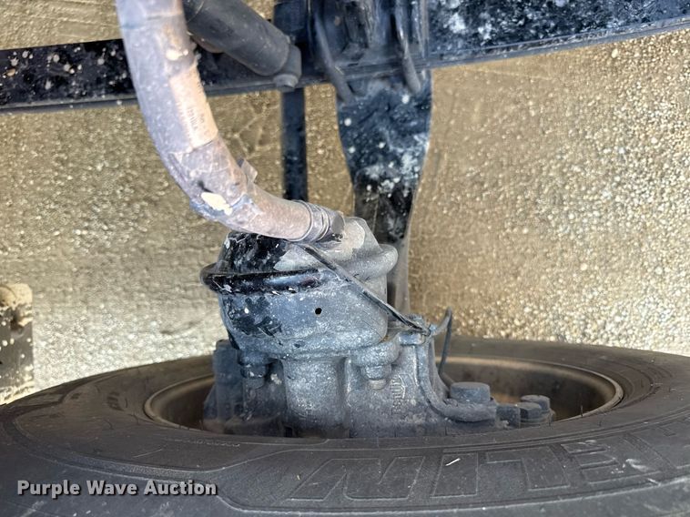 image for item DS4332 2019 Peterbilt 579 semi truck