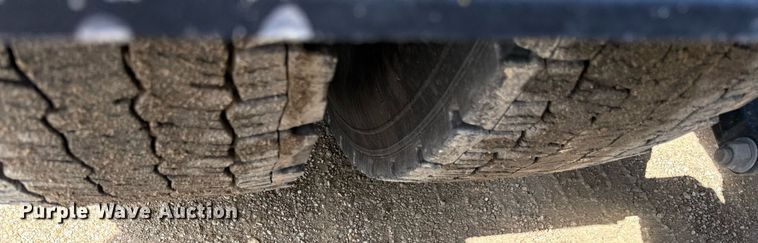 image for item DS4332 2019 Peterbilt 579 semi truck