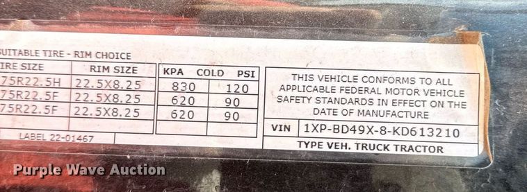 image for item DS4332 2019 Peterbilt 579 semi truck