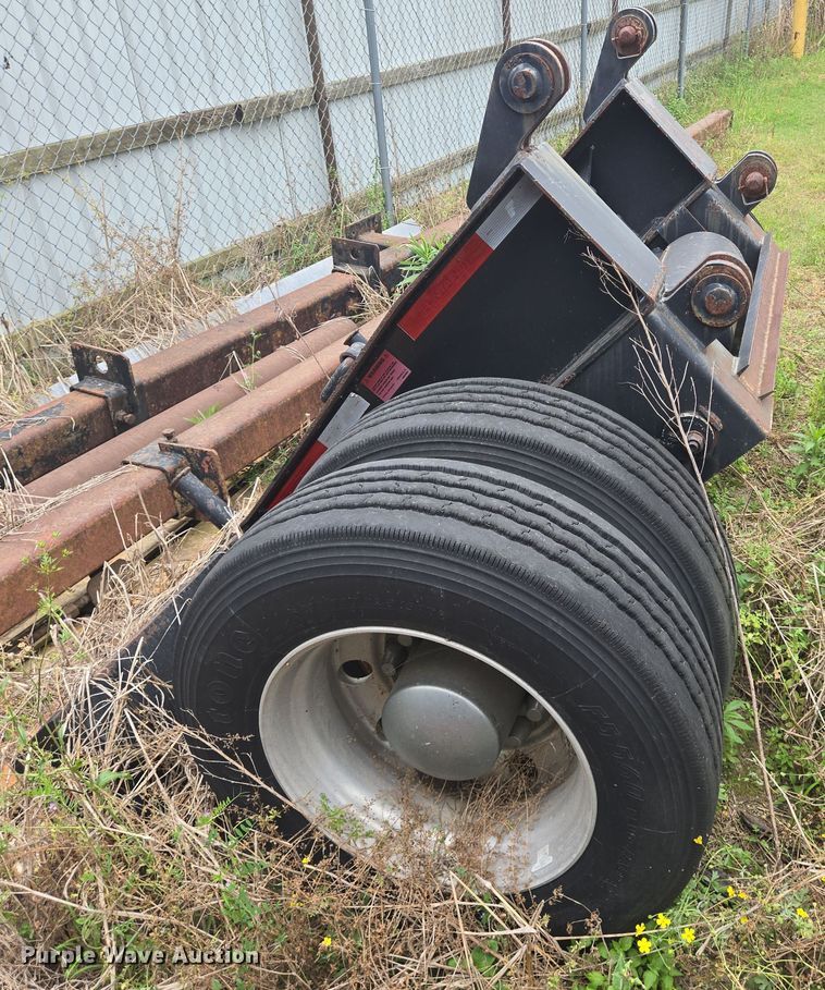 image for item DT4822 2009 Fontaine 4th Axle Flip ATH flip axle