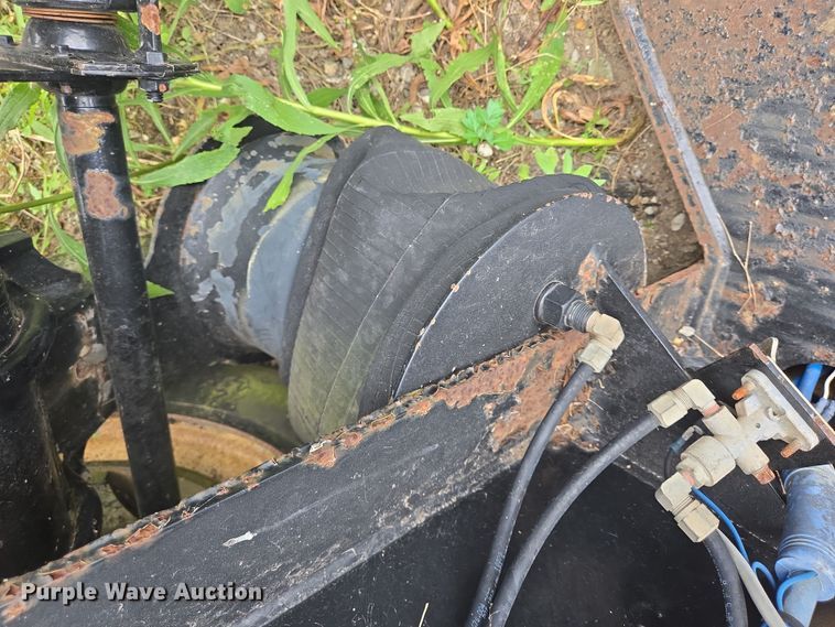 image for item DT4822 2009 Fontaine 4th Axle Flip ATH flip axle