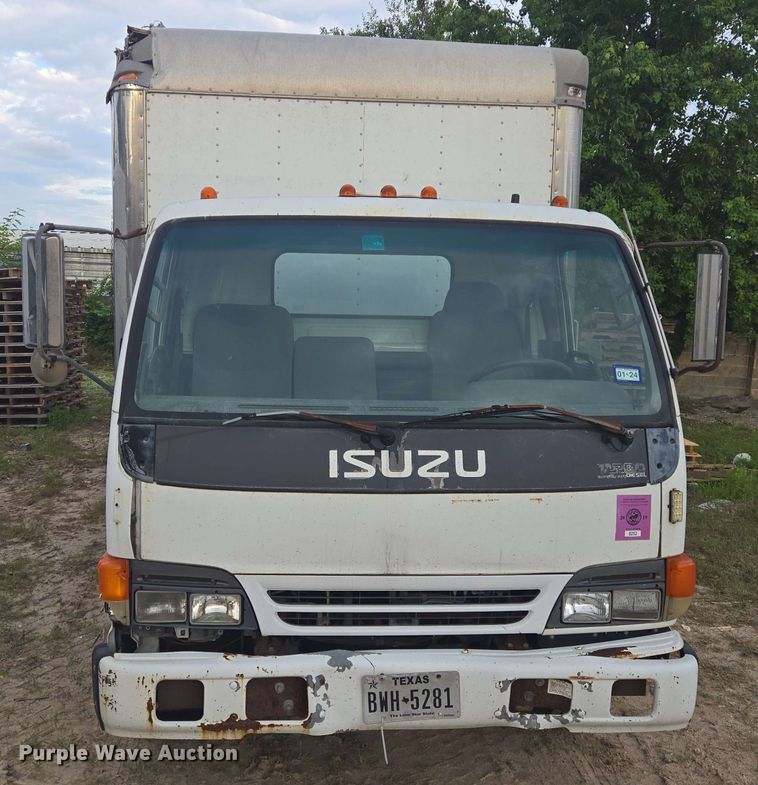 image for item DT4858 1999 Isuzu NPR box truck