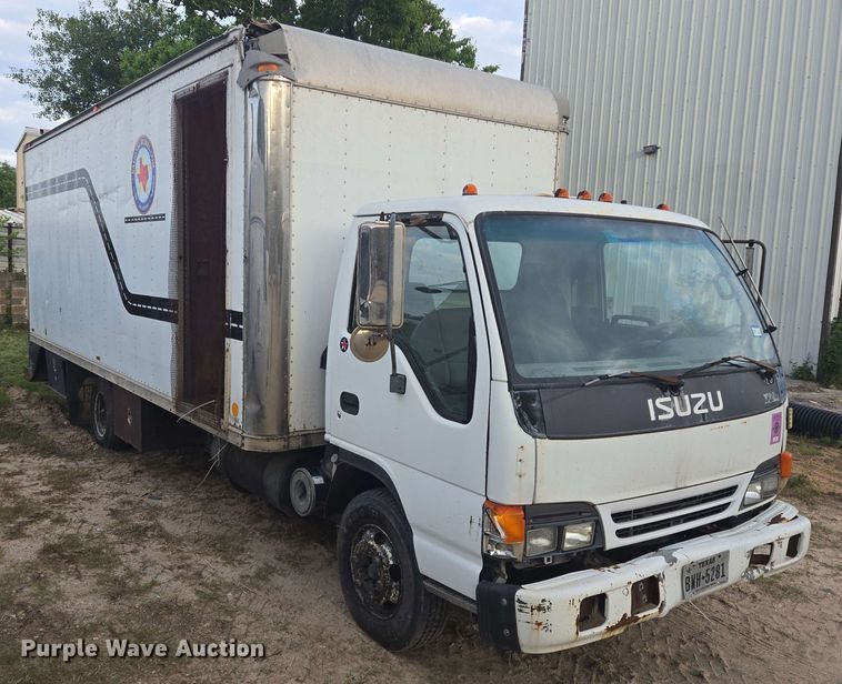 image for item DT4858 1999 Isuzu NPR box truck