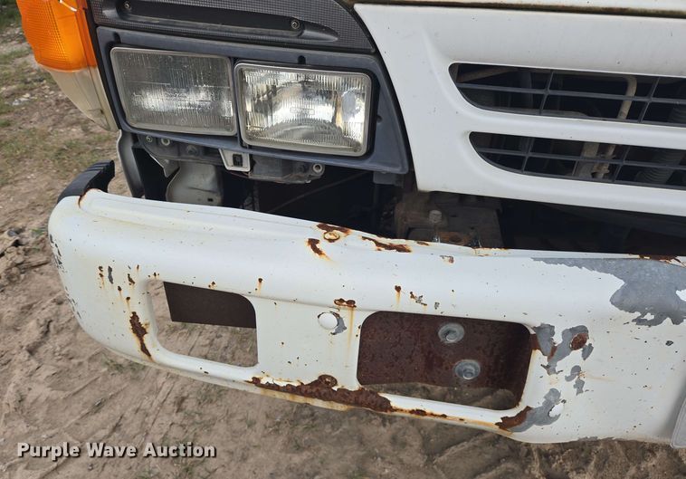 image for item DT4858 1999 Isuzu NPR box truck