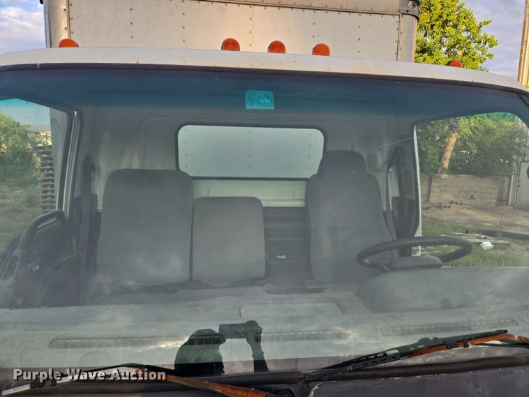 image for item DT4858 1999 Isuzu NPR box truck