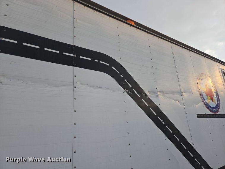 image for item DT4858 1999 Isuzu NPR box truck